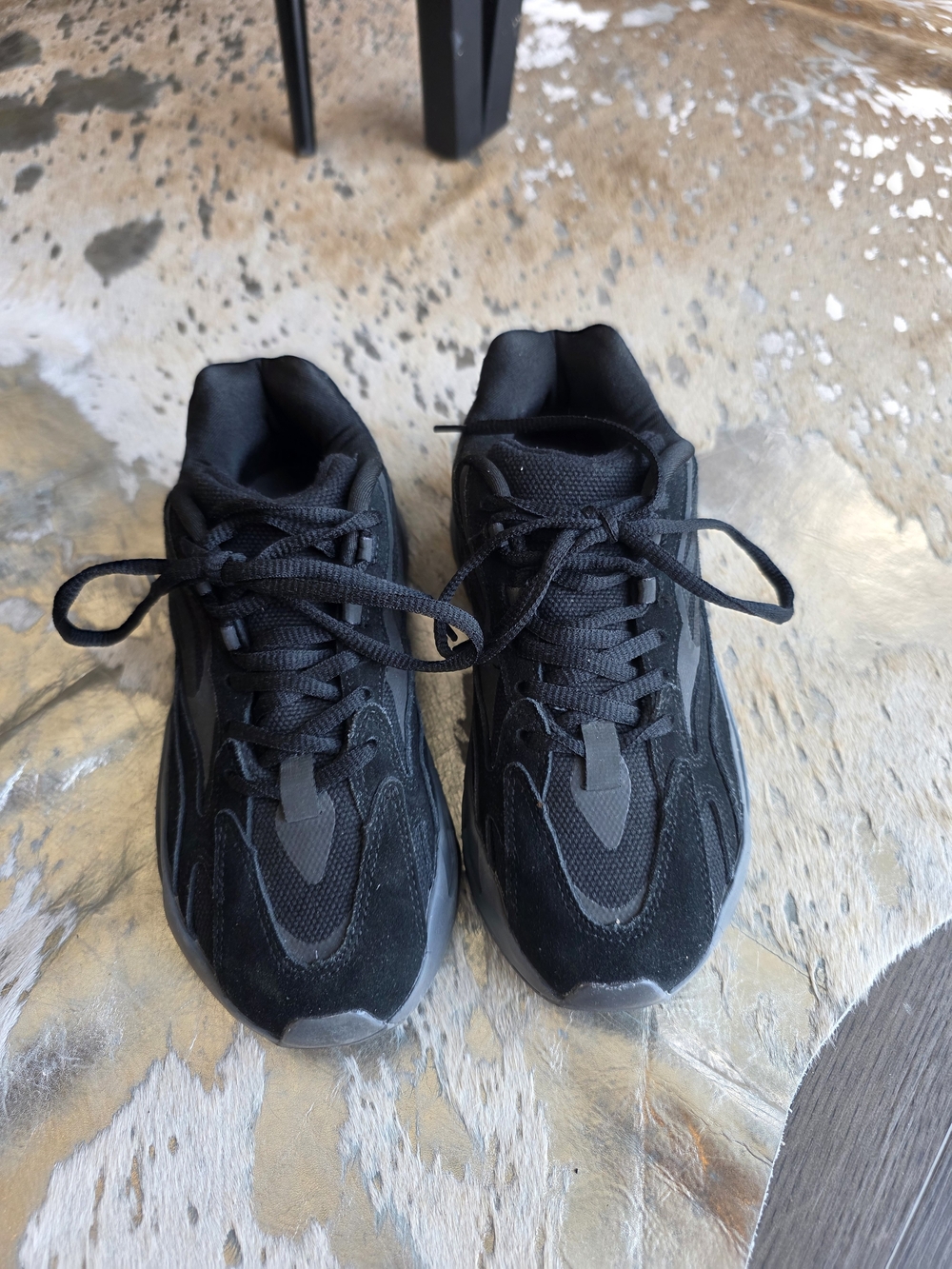 adidas Yeezy 700 V2 "Vanta" Sneaker - Size 38